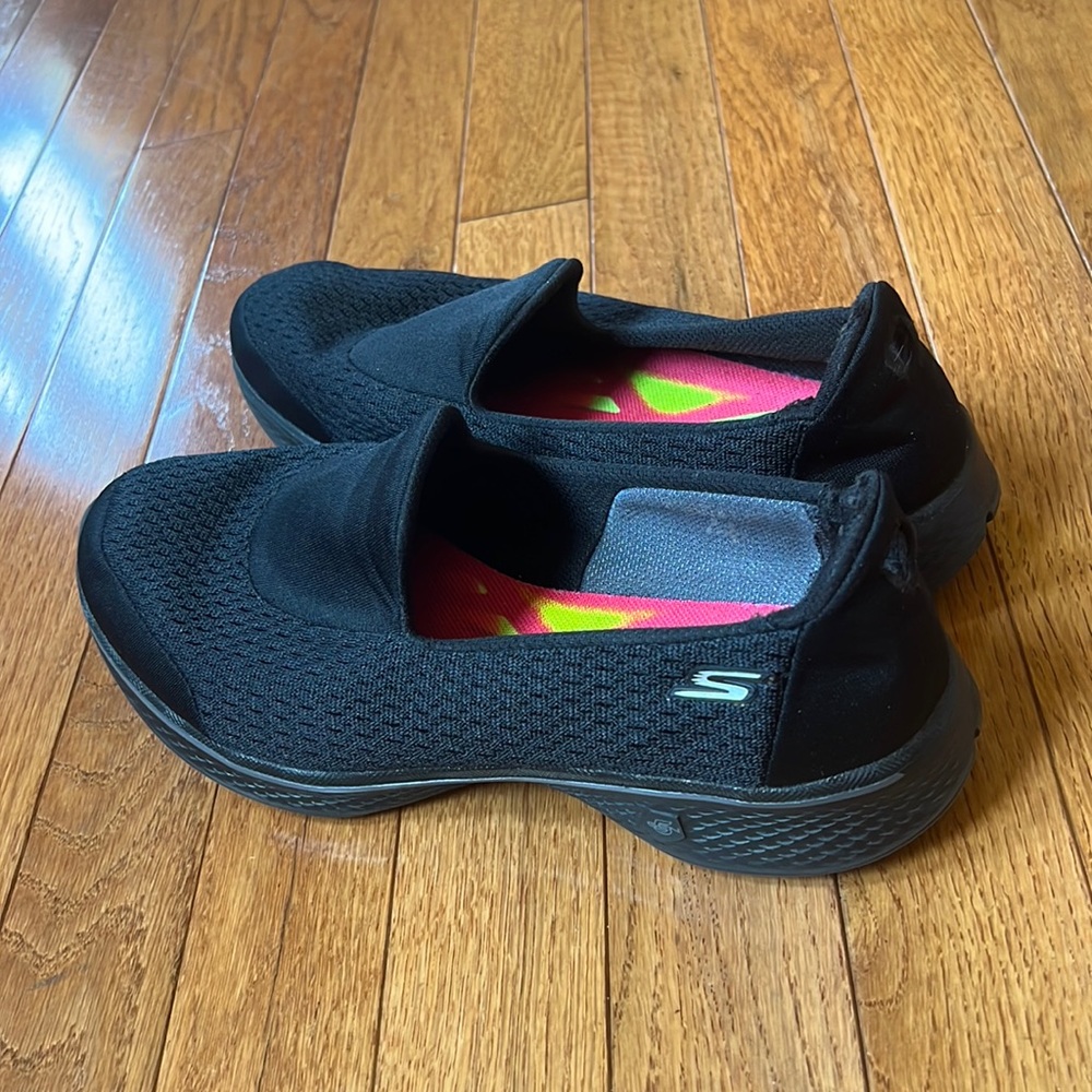 Sketchers GOGA Max Shoes